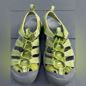 Keen, size 8.5, green sandals